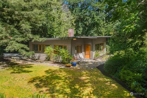5885 NEagle Harbor Dr, Bainbridge Island, WA 98110