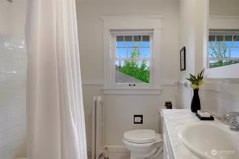 2007 E Lynn St, Seattle, WA 98112 photo 27