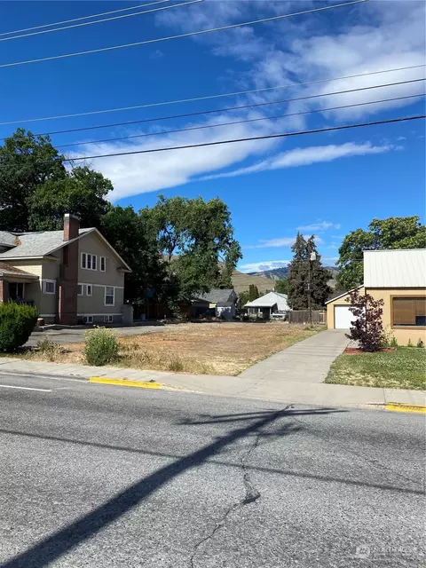 624 Okanogan Ave, Wenatchee, WA 98801