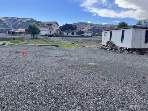 619 SW Section Ave, Quincy, WA 98848