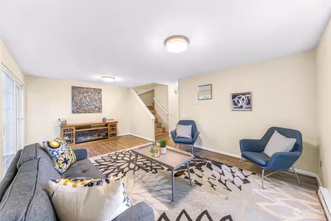 12517 SE 42nd St, Bellevue, WA 98006