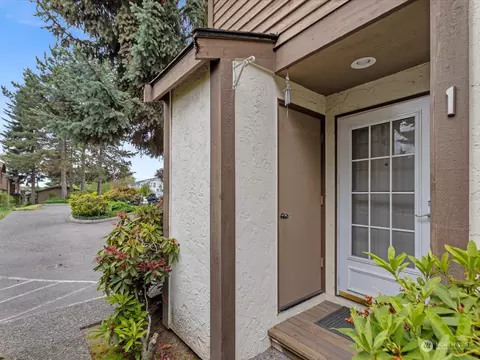 8021 NE 177th Ct #1, Kenmore, WA 98028