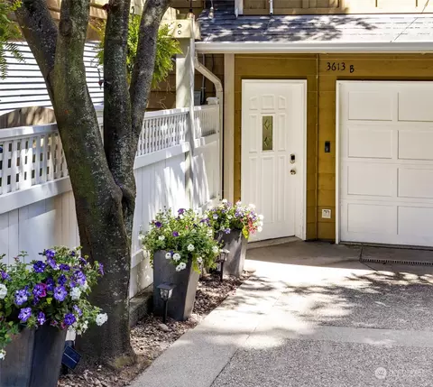 3613 22nd Ave W #B, Seattle, WA 98199