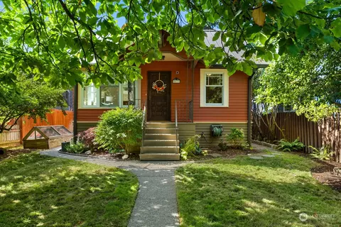 8633 12th Ave SW, Seattle, WA 98106
