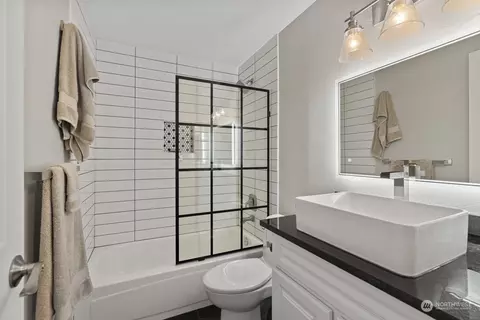 Bath - 13705 56th Dr SE, Everett, WA 98208 photo 5 of 5