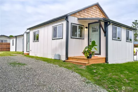 310 Sid Snyder Dr E, Long Beach, WA 98631
