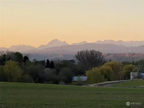 771 Edge Bluff Loop, Ellensburg, WA 98926