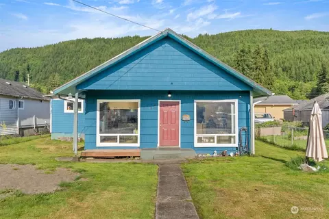 1120 Godfrey St, Raymond, WA 98577