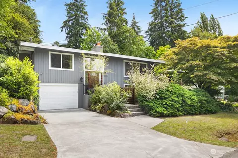 8916 25th Ave NE, Seattle, WA 98115