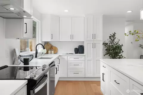 Kitchen - 311 217th Pl SW, Bothell, WA 98021 photo 4 of 4