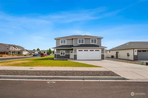 221 N Gold Cup Dr, Moses Lake, WA 98837
