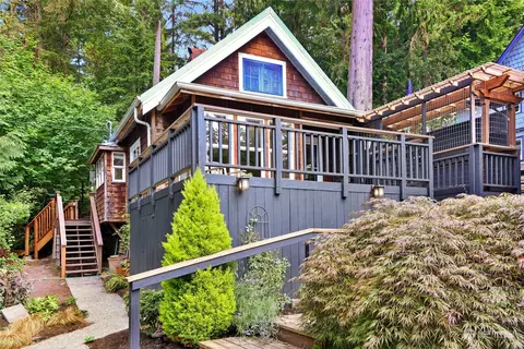 20608 Greenwood St NE, Indianola, WA 98342