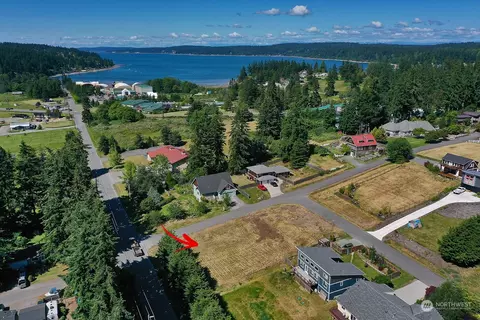 7 Chris Mar Ln, Freeland, WA 98249