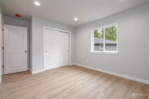 Bedroom - 6281 Spruce Ct, Maple Falls, WA 98266 photo 4 of 4