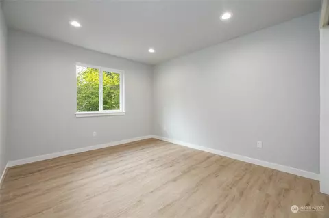 Bedroom - 6281 Spruce Ct, Maple Falls, WA 98266 photo 1 of 4
