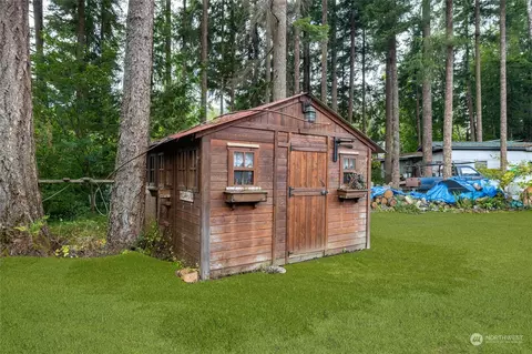 Exterior - 6281 Spruce Ct, Maple Falls, WA 98266 photo 3 of 5
