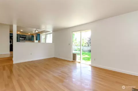 Living - 704 Bathke Ave, Enumclaw, WA 98022 photo 3 of 4