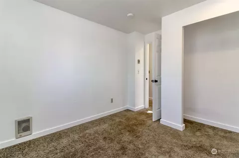 Bedroom - 704 Bathke Ave, Enumclaw, WA 98022 photo 4 of 6