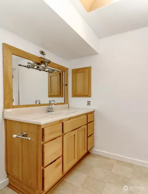 Bath - 704 Bathke Ave, Enumclaw, WA 98022 photo 4 of 4