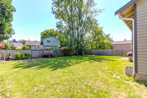 Exterior - 704 Bathke Ave, Enumclaw, WA 98022 photo 3 of 5