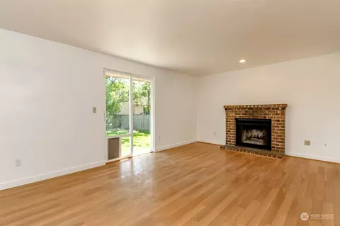 Living - 704 Bathke Ave, Enumclaw, WA 98022 photo 4 of 4
