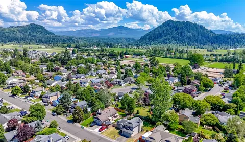 View/Area - 704 Bathke Ave, Enumclaw, WA 98022 photo 2 of 4