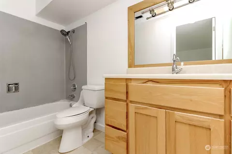 Bath - 704 Bathke Ave, Enumclaw, WA 98022 photo 3 of 4