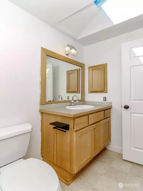 Bath - 704 Bathke Ave, Enumclaw, WA 98022 photo 2 of 4