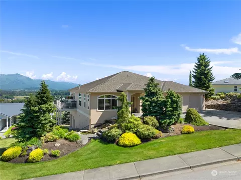 944 Burlington Heights Dr, Burlington, WA 98233