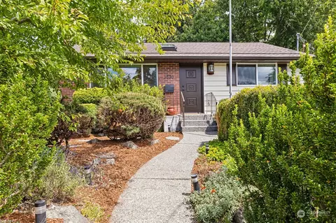 3530 SW Southern St, Seattle, WA 98126