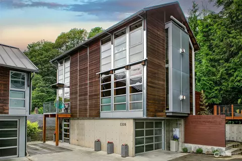 1310 Lakeview Blvd E, Seattle, WA 98102