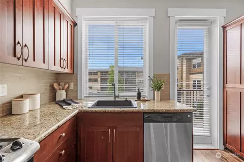 Kitchen - 2115 201st Pl SE #D2, Bothell, WA 98012 photo 4 of 4