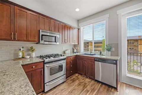 Kitchen - 2115 201st Pl SE #D2, Bothell, WA 98012 photo 2 of 4