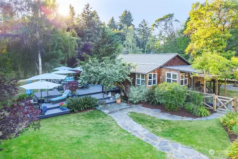 24204 75th Ave SW, Vashon, WA 98070