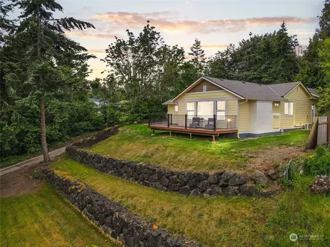 1108 Colchester Dr E, Port Orchard, WA 98366