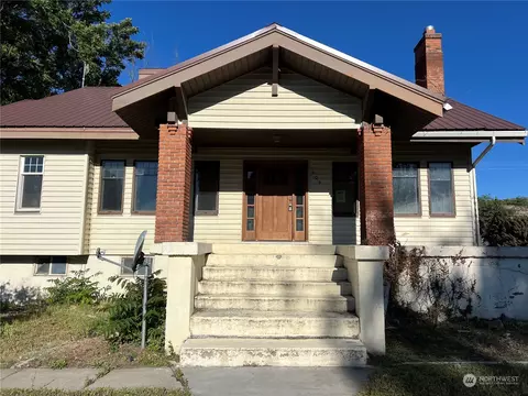 304 S Douglas St, Omak, WA 98841