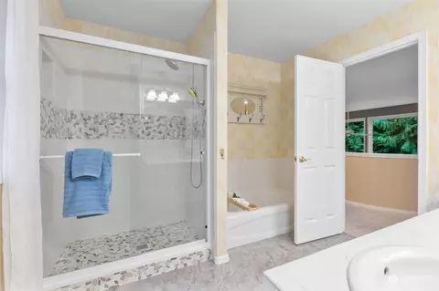 Bath - 15323 15th Dr SE, Mill Creek, WA 98012 photo 5 of 6