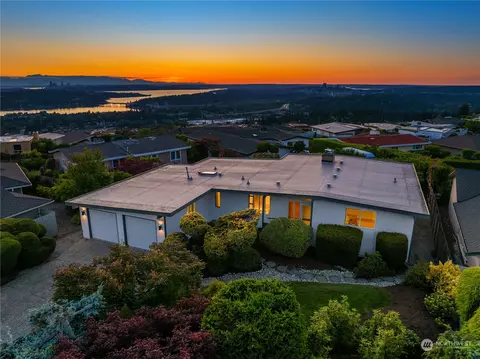 13810 Somerset Blvd SE, Bellevue, WA 98006