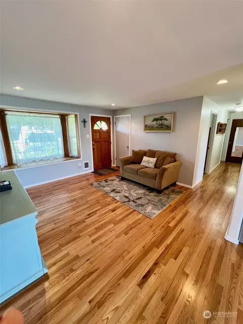 8911 5th Ave W, Everett, WA 98204 photo 2