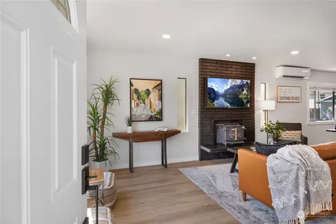 Entry Way - 3013 Leonard Dr, Everett, WA 98201 photo 1 of 1