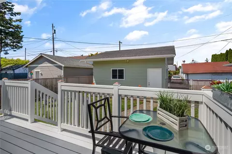 Exterior - 3013 Leonard Dr, Everett, WA 98201 photo 2 of 4