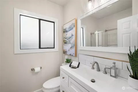 Bath - 3013 Leonard Dr, Everett, WA 98201 photo 1 of 1