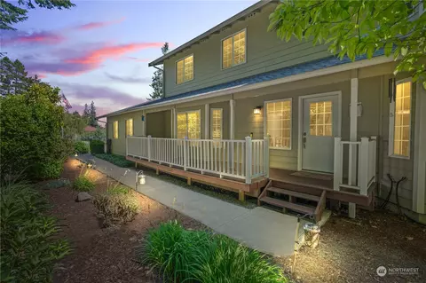 10706 8th St E, Edgewood, WA 98372