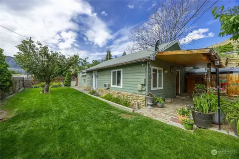 630 2nd St, Chelan Falls, WA 98817