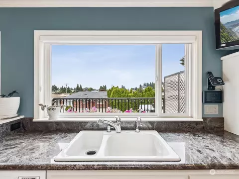Kitchen - 4859 Alpine Dr, Everett, WA 98203 photo 2 of 4