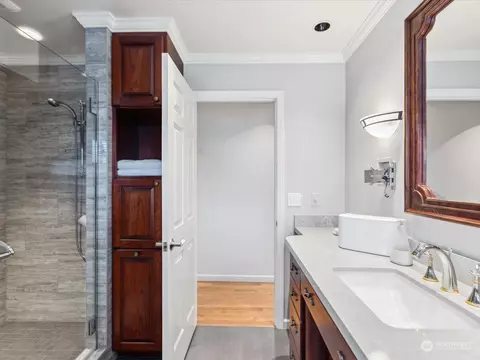 Entry Way - 4859 Alpine Dr, Everett, WA 98203 photo 2 of 3