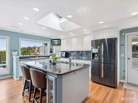 Kitchen - 4859 Alpine Dr, Everett, WA 98203 photo 3 of 4
