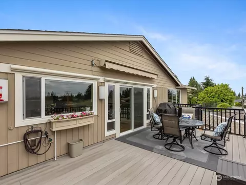 Exterior - 4859 Alpine Dr, Everett, WA 98203 photo 5 of 10