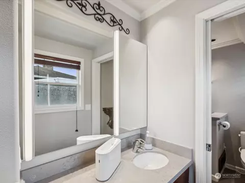 Bath - 4859 Alpine Dr, Everett, WA 98203 photo 1 of 2
