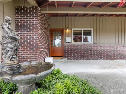 Exterior - 4859 Alpine Dr, Everett, WA 98203 photo 4 of 10